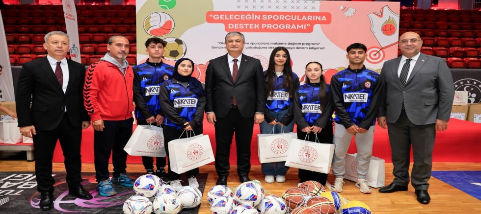 ADANA KALKINMA PROGRAMI KAPSAMINDA TEMİN EDİLEN SPOR MALZEMELERİ ÖĞRENCİLERE DAĞITILDI