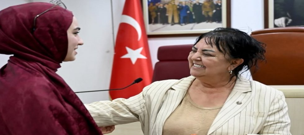 BAŞKAN VEKİLİ HASİBE AKKAN ÜNİVERSİTELİLER İLE BULUŞTU