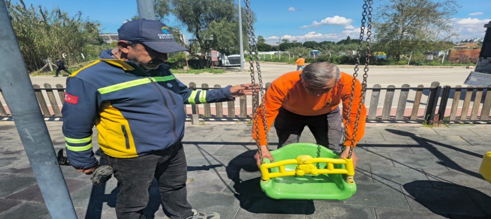 ÇUKUROVA BELEDİYESİ’NDEN PARK VE YEŞİL ALANLARDA YOĞUN MESAİ