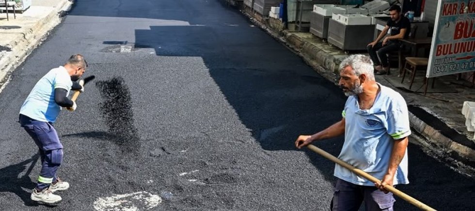 Seyhan Belediyesi’nden Balıkçılar Pazarı’nda Asfalt Çalışması