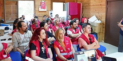 AFET GÖNÜLLÜLERİ EĞİTİM KAMPINDA SAHAYA HAZIRLANDI