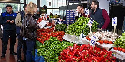 BEYLİKDÜZÜ’NDE PAZAR ATIKLARI GERİ DÖNÜŞÜME KAZANDIRILIYOR
