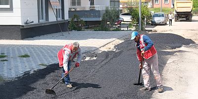 Ceyhan Belediyesi’nden Yol ve Kaldırımlarda Yoğun Mesai