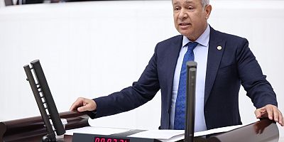 CHP’Lİ SÜMER ‘DEN CEYHAN STADYUMU ÇIKIŞI: “ÖDENEK HAZIR DENDİ, ÇİVİ ÇAKILMADI!”
