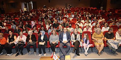 “Demans Pratiği” Tiyatro Oyunu Adana’da Sahnelendi