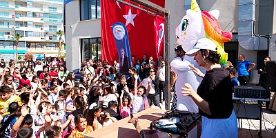 Karataş’ta Çocuklar Bayramın Tadını Atatürk Gençlik Merkezi’nde Çıkardı