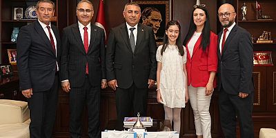 Küçük Yazar Zeynep Demir, Büyükşehirde Başkanlık koltuğuna oturdu