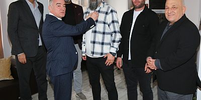 Soner Kan’a üyelik rozeti