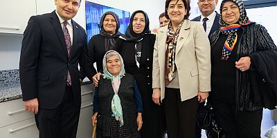 SÜREYYA YAVUZ HANIMEFENDİ “KALPTEN KALBE BİR GÜN” ETKİNLİĞİNE KATILDI