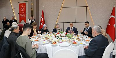 VALİMİZ SAYIN MUSTAFA YAVUZ ŞEHİTLERİMİZİN AİLELERİ VE GAZİLERİMİZLE İFTAR SOFRASINDA BİR ARAYA GELDİ