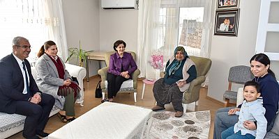 Valimiz Sayın Mustafa Yavuz’un eşi Süreyya Yavuz Hanımefendi, şehitlerimizin ailelerini ziyaret etti.