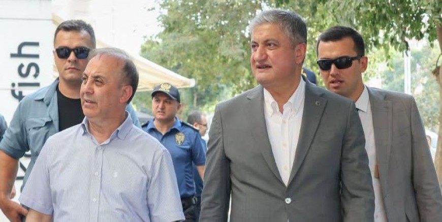 VALİ MUSTAFA YAVUZ, BÜLENT ANGIN BULVARI’NDA ESNAF VE VATANDAŞLARLA BİR ARAYA GELDİ