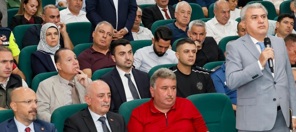 Vali Mustafa Yavuz; Sarıçam ilçesinde görev yapan muhtarlarla bir araya geldi.