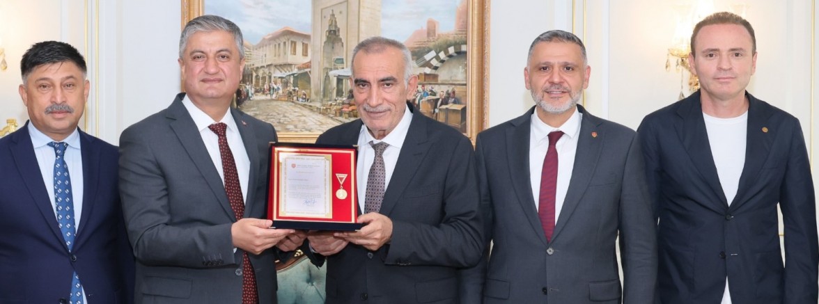 VALİ MUSTAFA YAVUZ TÜRK SİLAHLI KUVVETLERİNİ GÜÇLENDİRME VAKFININ ALTIN MADALYA VE BERAT BELGELERİNİ TAKDİM ETTİ
